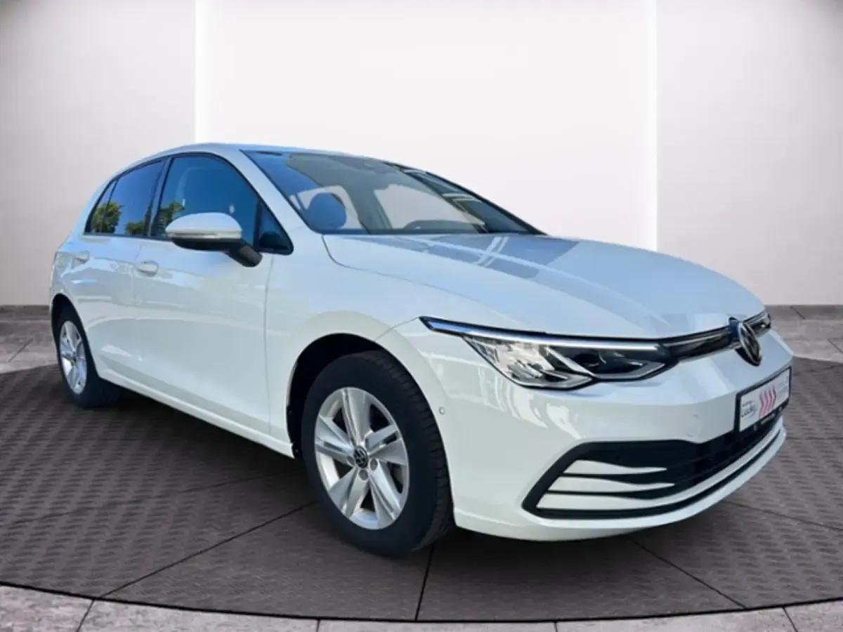 Gebraucht VW Golf VIII Life 131 PS (96 kW) 2020 Pure white Limousine