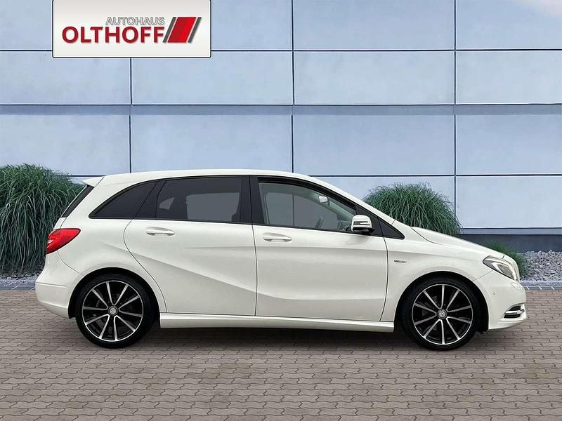 Gebraucht Mercedes B200 136 PS (100 kW) 2011 Calcitweiss  unilack Van / Kleinbus