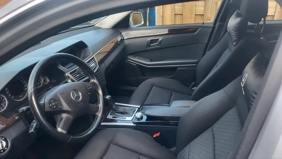 Usado Mercedes E220 170 CV (125 kW) 2009 Plateado Berlina