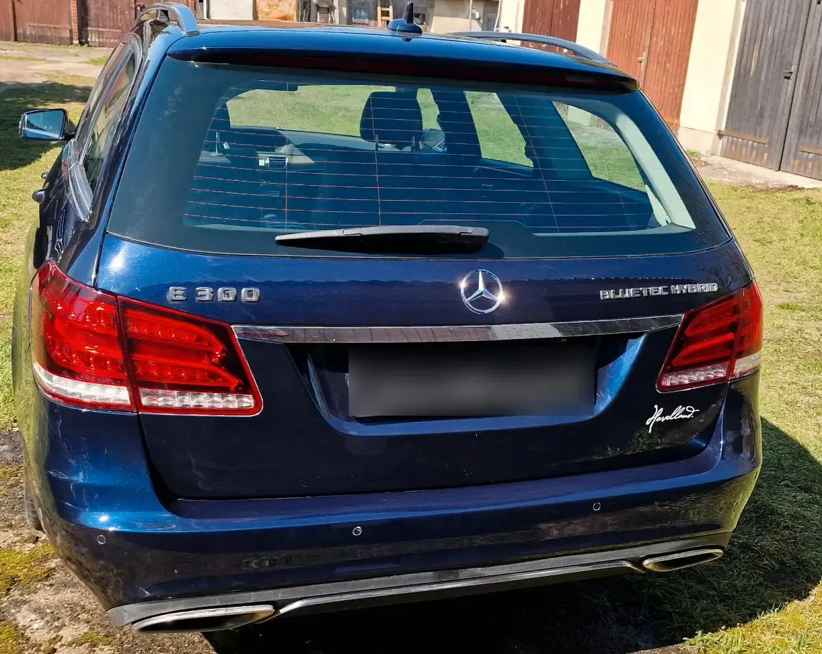 Używany Mercedes E300 Avantgarde 231 KM (169 kW) 2013 Niebieski Kombi