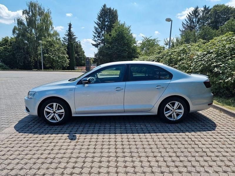 Schwarz Gebraucht 2012 VW Jetta Trendline Limousine | 6.300 € (Fairer Preis) - Bild 1/4