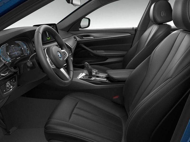 Gebraucht BMW 545e Comfort Edition 286 PS (210 kW) 2023 Phytonicblau (blau) Limousine