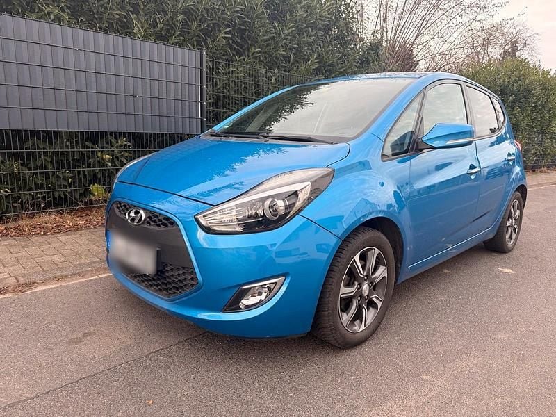 Blau Gebraucht 2017 Hyundai ix20 Kleinwagen | 7.300 € (Superpreis) - Bild 1/4