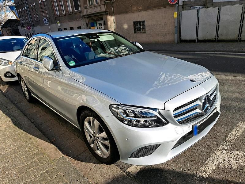 Gebraucht Mercedes C200 160 PS (117 kW) 2019 Silber Limousine