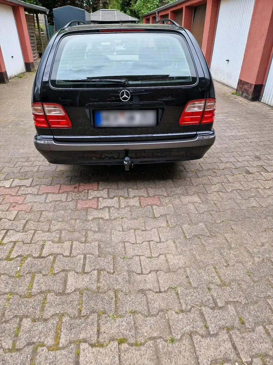 Usata Mercedes E280 204 CV (150 kW) 2000 Nero Station wagon