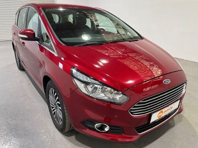 Gebraucht Ford S-MAX Titanium 150 PS (110 kW) 2019 Rot Van / Kleinbus