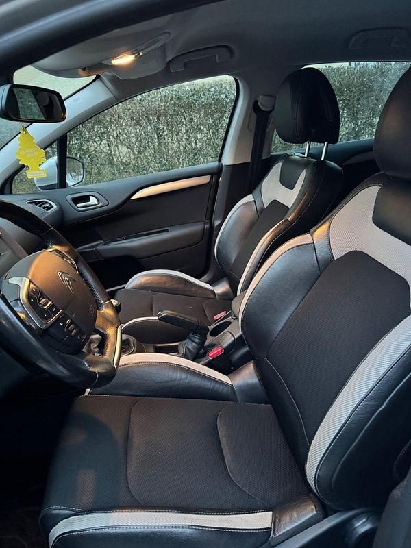 Gebraucht Citroën C4 SELECTION 120 PS (88 kW) 2012 Grau Limousine