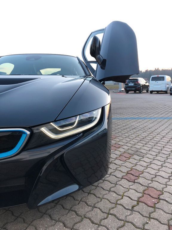 Grau Gebraucht 2016 BMW i8 Performance Coupé | 59.900 € (Guter Preis) - Bild 1/4