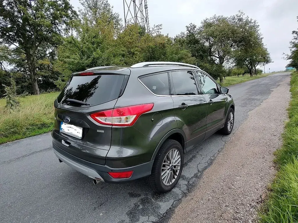 Usado Ford Kuga Titanium 150 HP (110 kW) 2015 Cinzento SUV