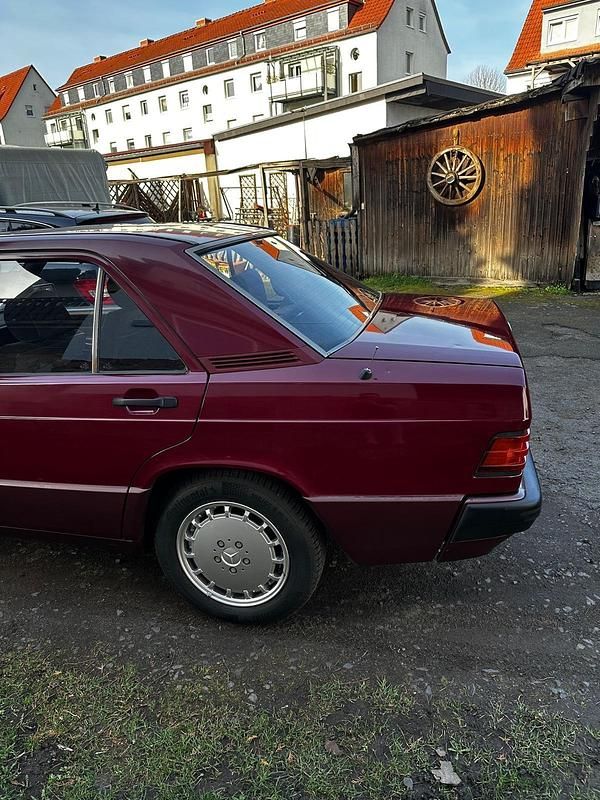 Gebraucht Mercedes 190 126 PS (92 kW) 1992 Andere farben Limousine