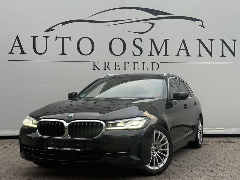 Schwarz Gebraucht 2021 BMW 530e Sport Line Kombi | 24.950 € (Superpreis) - Bild 1/4