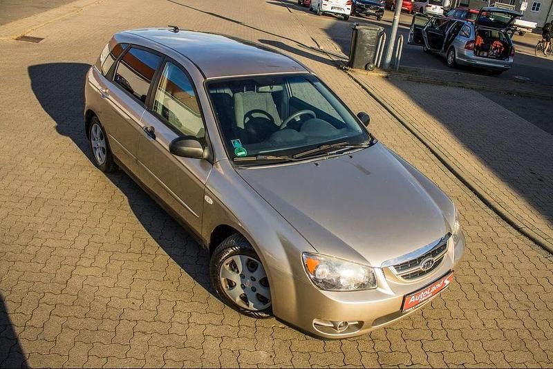 Gebraucht Kia Cerato EX 105 PS (77 kW) 2005 Gold Limousine