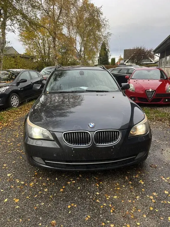 Gebraucht BMW 523 190 PS (139 kW) 2008 Grau Kombi