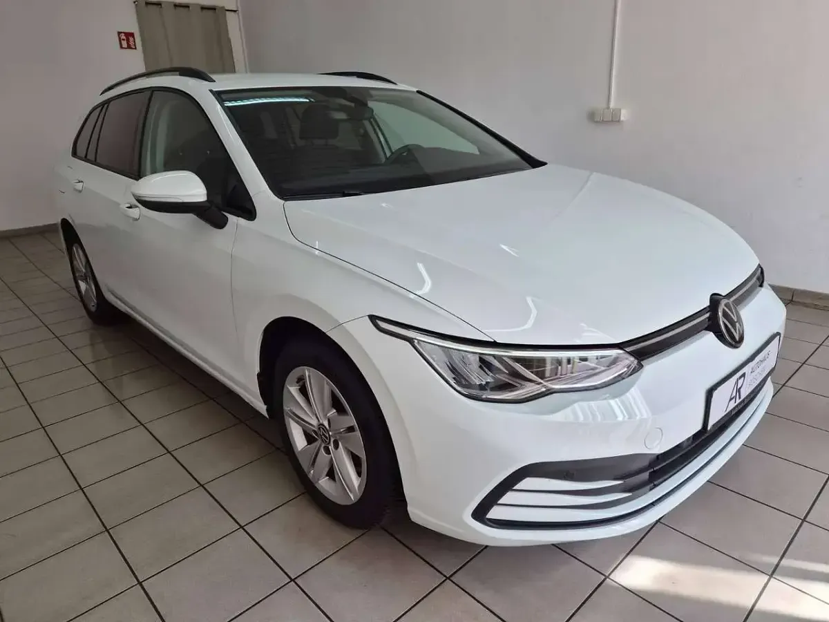 Gebraucht VW Golf VIII Life 116 PS (85 kW) 2023 Pure white Kombi