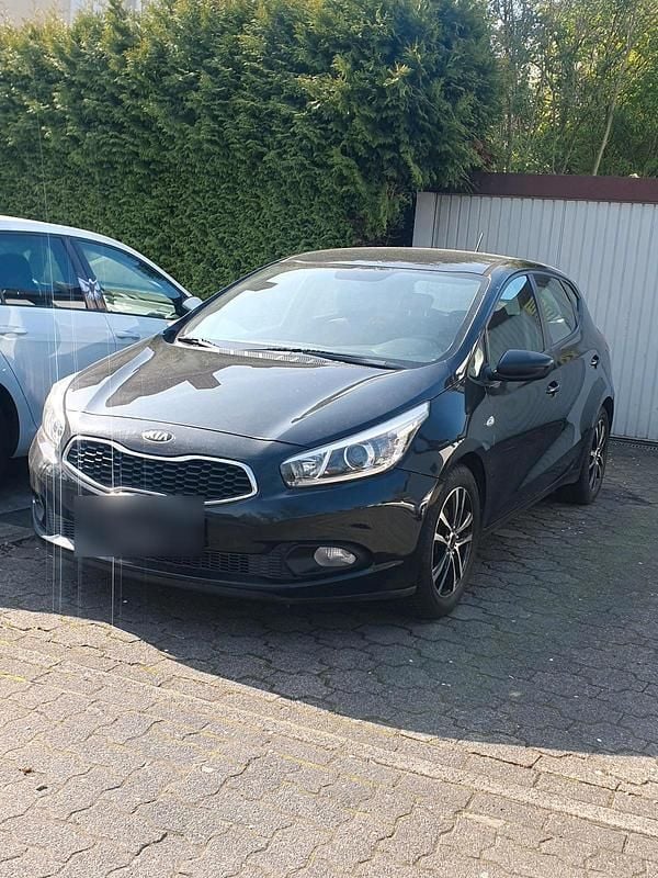Usado Kia Ceed 135 HP (99 kW) 2013 Preto Citadino
