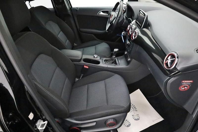 Gebraucht Mercedes B180 128 PS (94 kW) 2014 Schwarz Van / Kleinbus