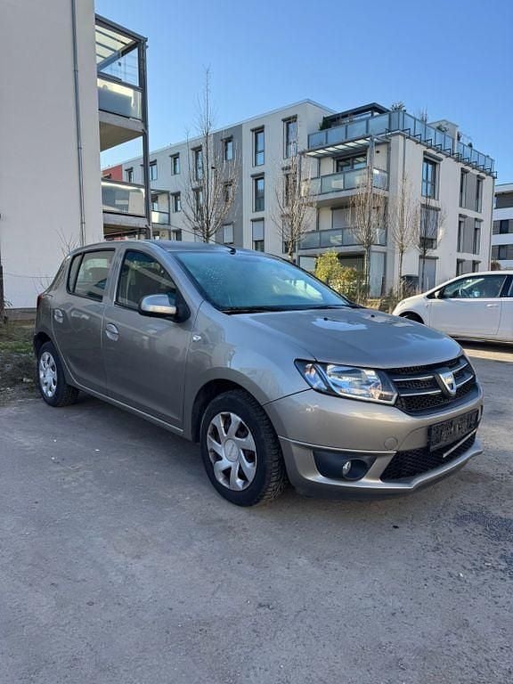 Beige Gebraucht 2013 Dacia Sandero Ambiance Limousine | 2.650 € (Guter Preis) - Bild 1/4