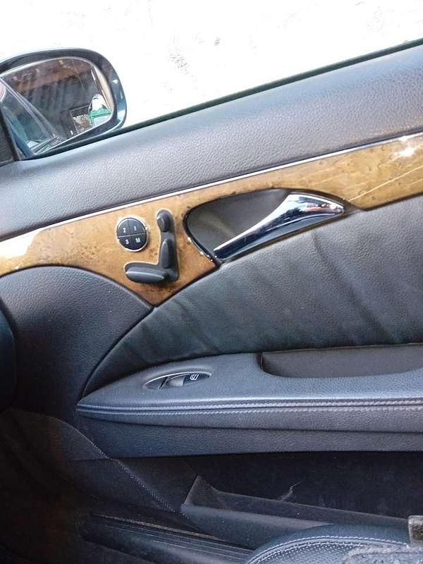 Schwarz Gebraucht 2005 Mercedes E350 Avantgarde Kombi | 3.400 € (Fairer Preis) - Bild 1/4