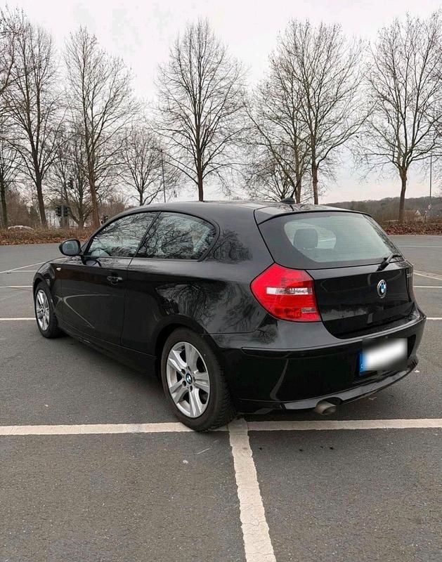 Gebraucht BMW 118 142 PS (104 kW) 2011 Schwarz Kleinwagen