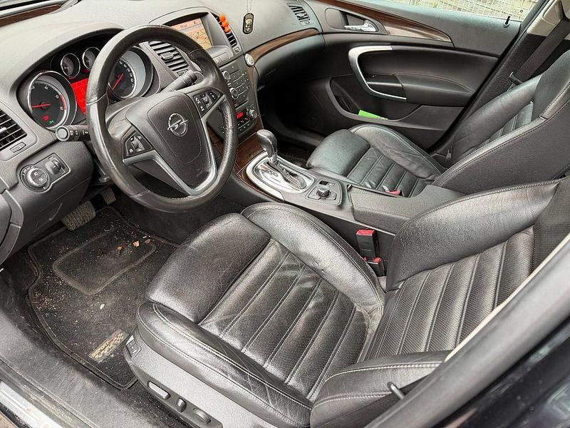 Gebraucht Opel Insignia Cosmo 160 PS (117 kW) 2008 Schwarz Limousine