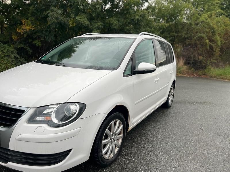Weiß Gebraucht 2009 VW Touran Van / Kleinbus | 2.199 € (Superpreis) - Bild 1/4