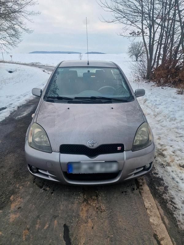 Silber Gebraucht 2002 Toyota Yaris Kleinwagen | 1.799 € (Superpreis) - Bild 1/4