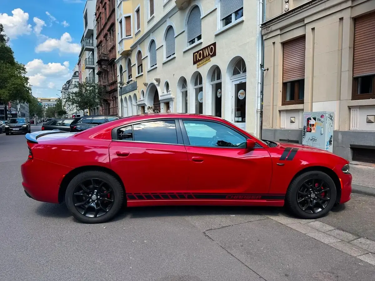 Gebraucht Dodge Charger SXT 300 PS (220 kW) 2016 Rot Limousine