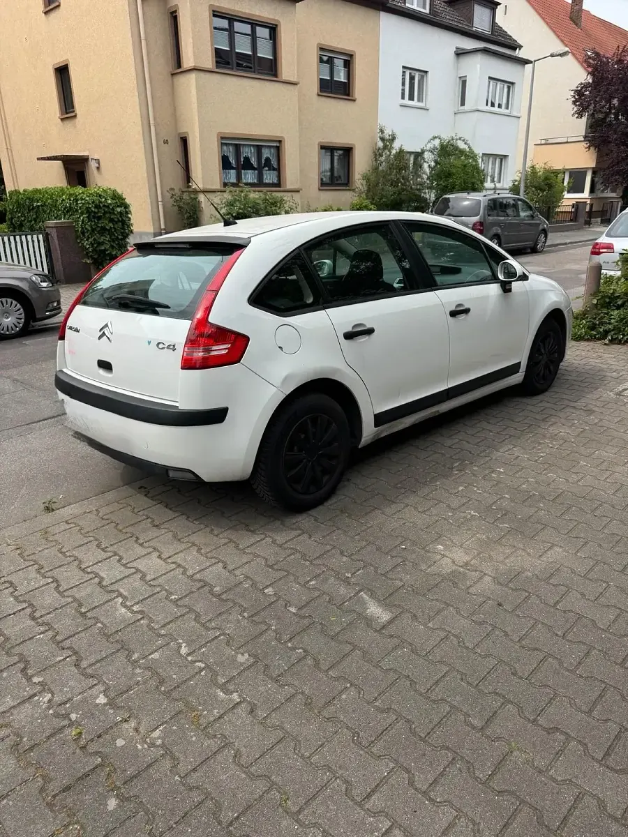 Gebraucht Citroën C4 88 PS (64 kW) 2007 Weiß Kleinwagen