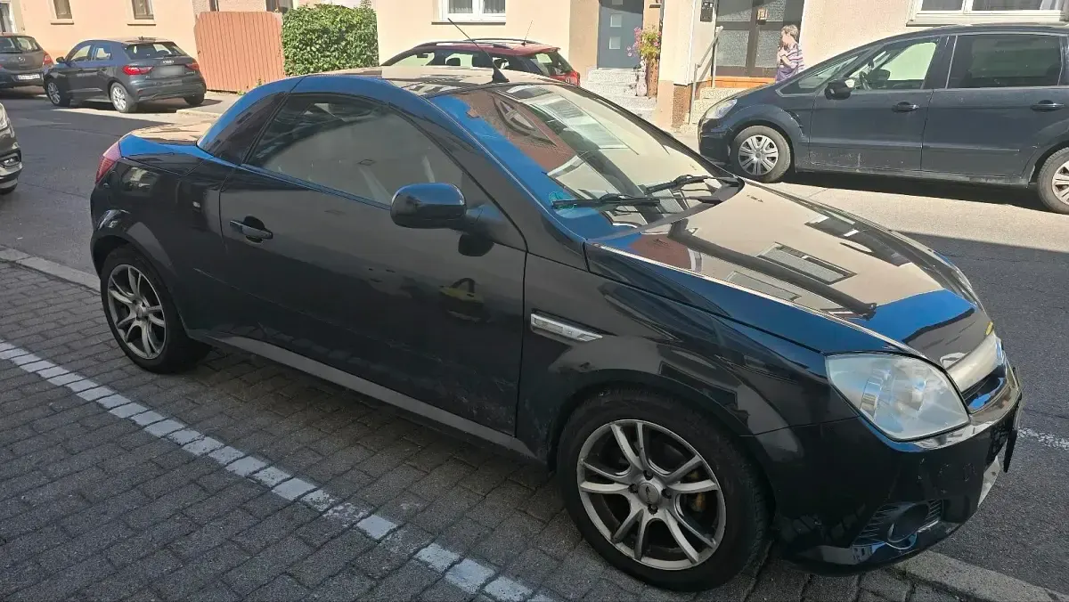 Gebraucht Opel Tigra 90 PS (66 kW) 2009 Schwarz Cabrio