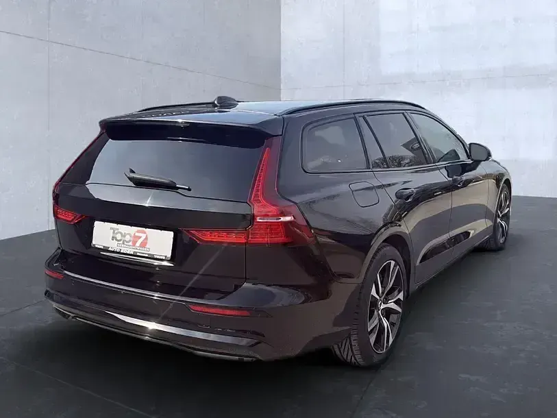 Gebraucht Volvo V60 Plus 197 PS (144 kW) 2024 Onyx black (metallic) Kombi