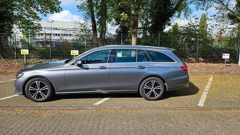 Second-hand Mercedes E200 160 CP (117 kW) 2020 Gri Berlinǎ