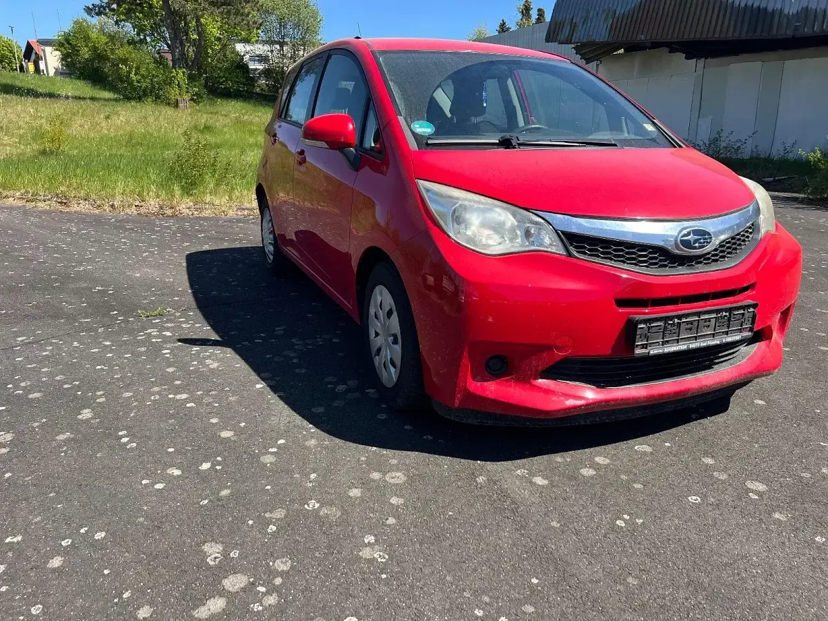 Gebraucht Subaru Trezia Active 90 PS (66 kW) 2011 Rot Kleinwagen