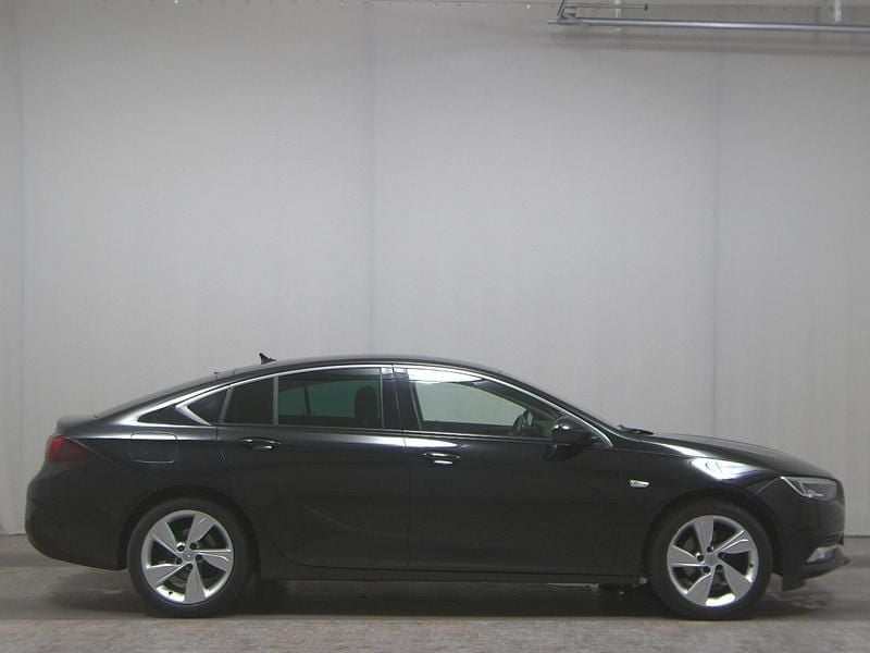 Schwarz Gebraucht 2020 Opel Insignia Dynamic Limousine | 11.780 € (Superpreis) - Bild 1/4