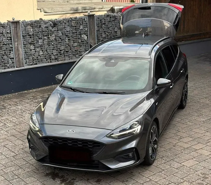 Gebraucht Ford Focus ST-Line 125 PS (91 kW) 2020 Grau Limousine
