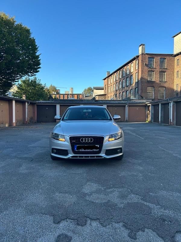 Silber Gebraucht 2010 Audi A4 Comfort Limousine | 6.999 € (Superpreis) - Bild 1/4