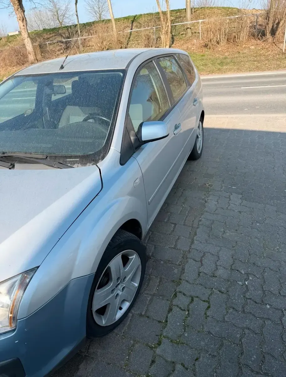 Gebraucht Ford Focus 109 PS (80 kW) 2007 Grau Kombi