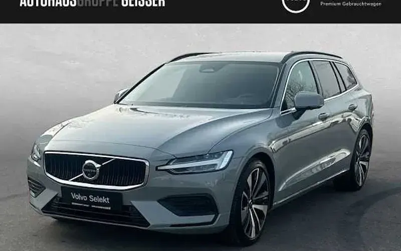 Gebraucht Volvo V60 Core 197 PS (144 kW) 2025 Grau Kombi