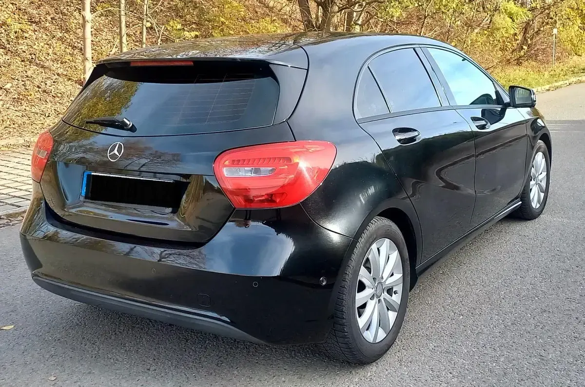 Gebraucht Mercedes A180 Style 122 PS (89 kW) 2016 Schwarz Limousine