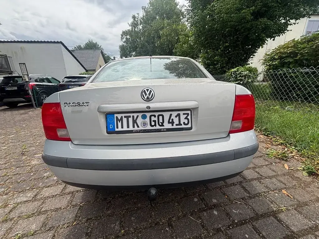 Gebraucht VW Passat Comfortline 101 PS (74 kW) 1999 Silber Limousine
