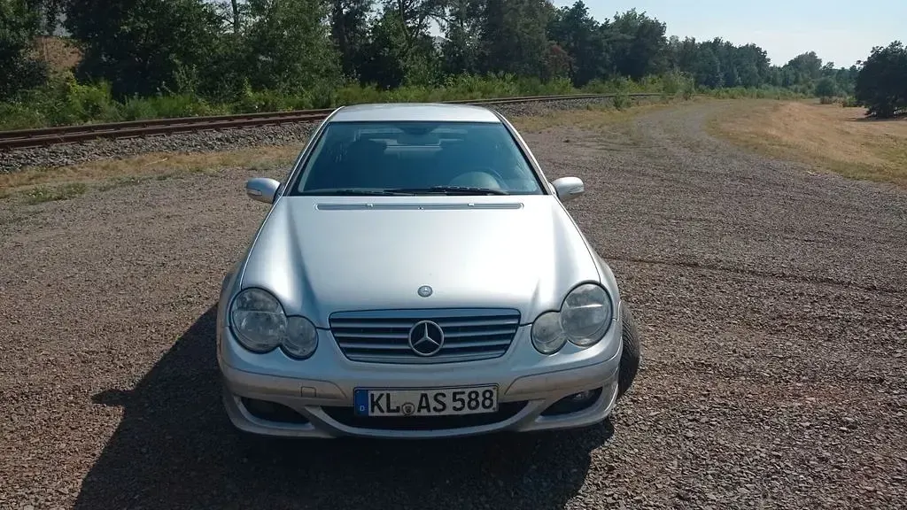 Gebraucht Mercedes C180 143 PS (105 kW) 2005 Silber Coupé