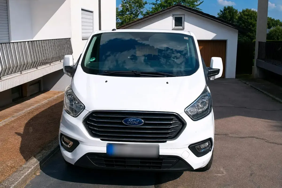 Gebraucht Ford Tourneo 131 PS (96 kW) 2019 Weiß Van / Kleinbus