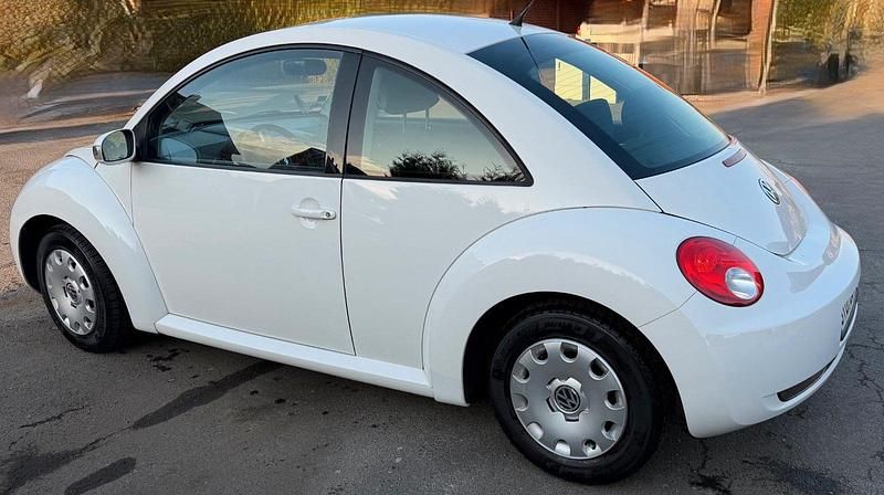 Gebraucht VW New Beetle 102 PS (75 kW) 2009 Weiß Kleinwagen