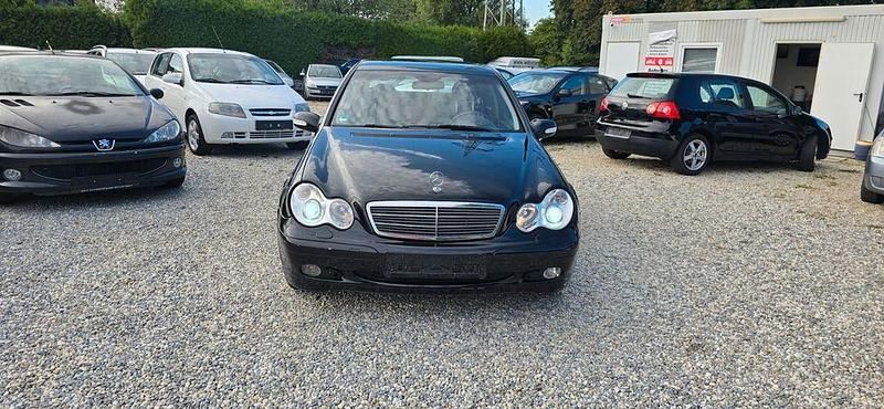 Schwarz Gebraucht 2004 Mercedes C200 Classic Limousine | 1.600 € (Superpreis) - Bild 1/4