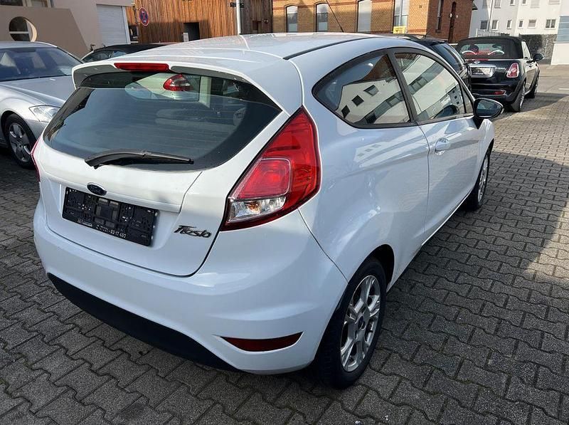 Gebraucht Ford Fiesta SYNC Edition 60 PS (44 kW) 2014 Weiß Kleinwagen