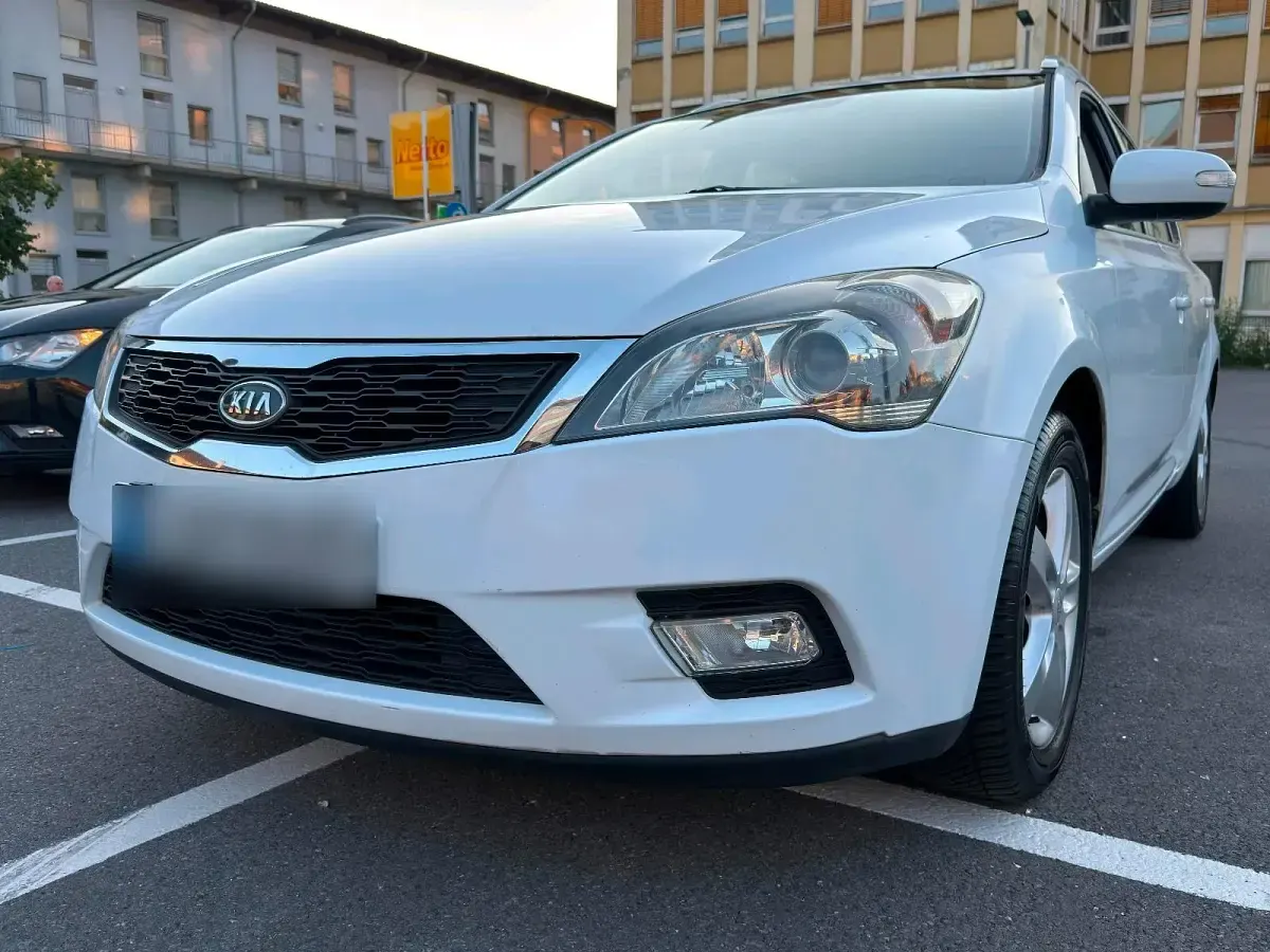Gebraucht Kia Ceed 125 PS (91 kW) 2011 Weiß Kleinwagen