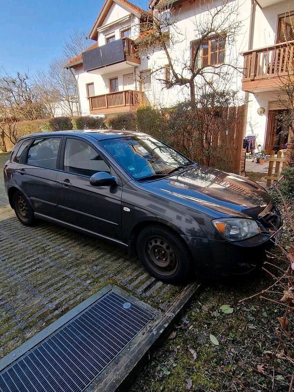 Gebraucht Kia Cerato EX 143 PS (105 kW) 2004 Grau Limousine