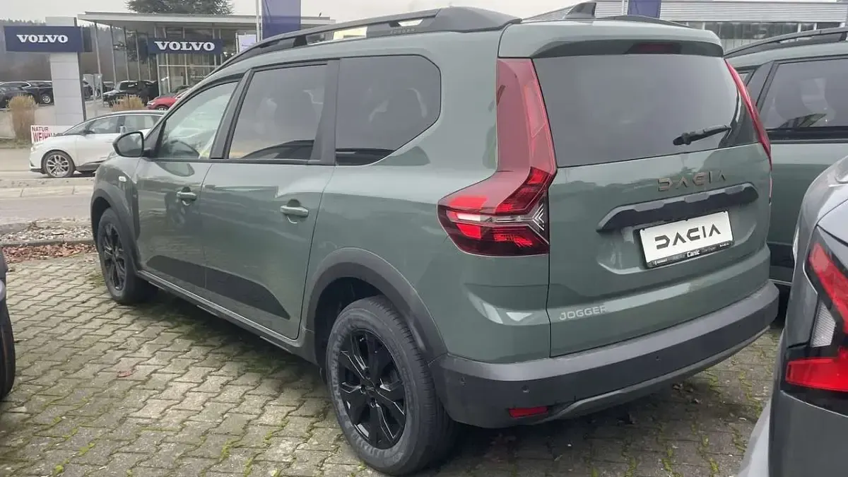 Neu Dacia Jogger Extreme 110 PS (80 kW) 2025 Safarigrüngrau Van / Kleinbus