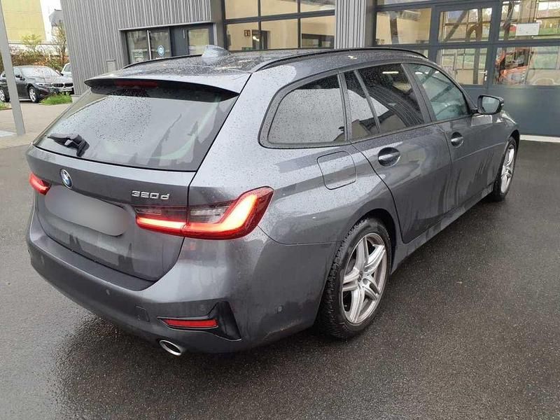 Gebraucht BMW 320 Advantage 190 PS (139 kW) 2022 Mineralgrau (metallic) Kombi