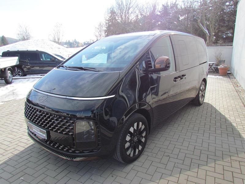 Neu Hyundai Staria Signature 160 PS (117 kW) 2025 Abyss black / mic Van / Kleinbus