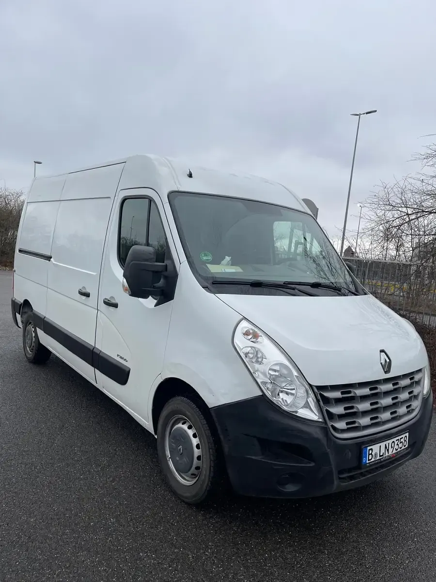 Używany Renault Master 100 KM (73 kW) 2011 Biały Sedan/Limuzyna